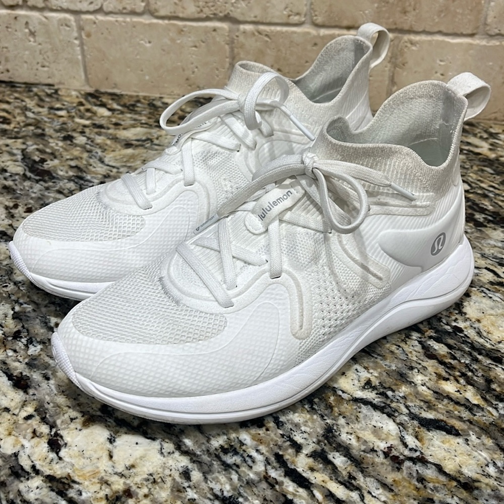 Lululemon chargefeel workout Mid2 EUC
